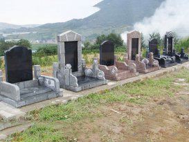 中型墓碑