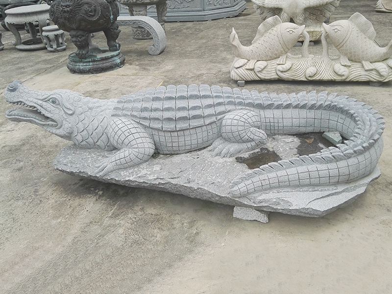 动物雕塑鳄鱼